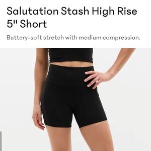 Athleta Salutation Stash 5" Shorts Black - S